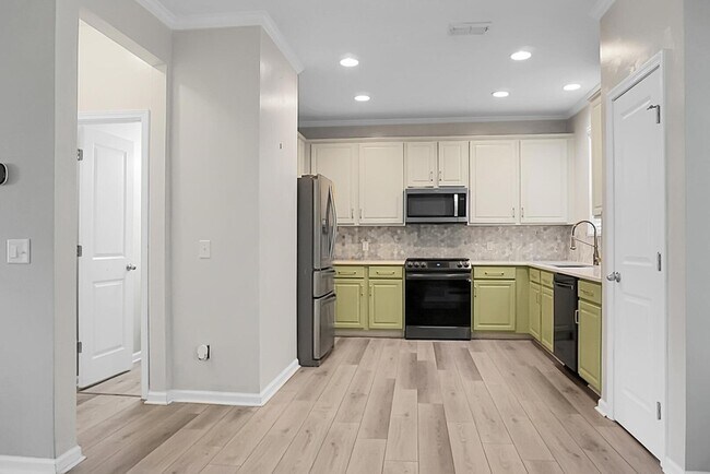 Building Photo - 243 Oglethorpe Cir