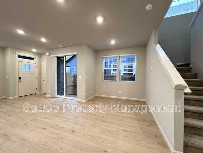 Building Photo - 8309 SE Crescent Dr