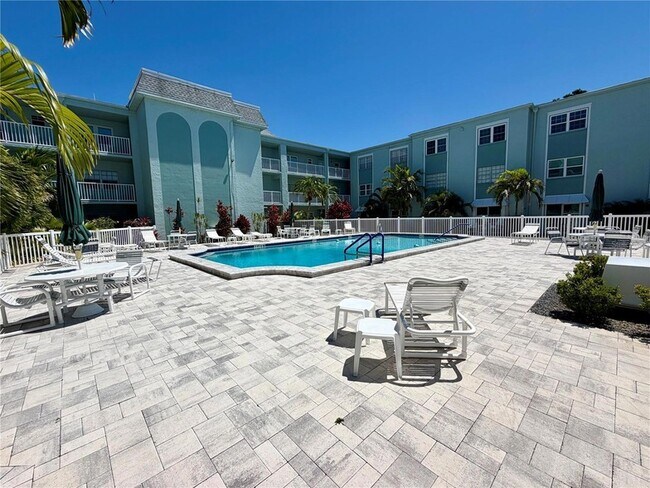 Building Photo - 1706 Belleair Forest Dr