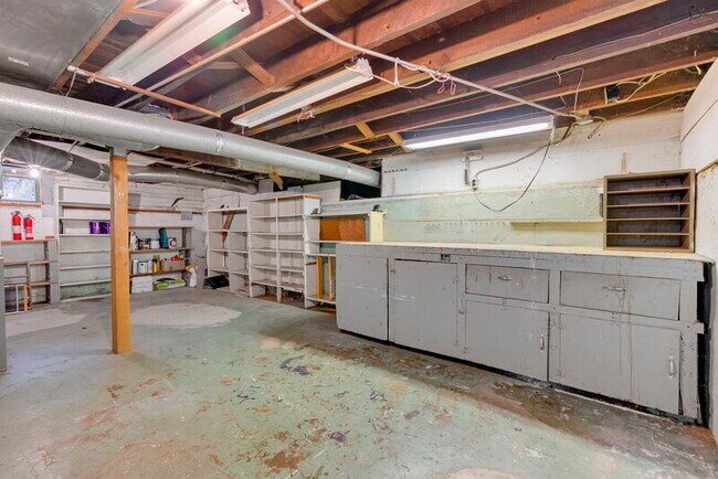 Building Photo - 8052 NE Couch St