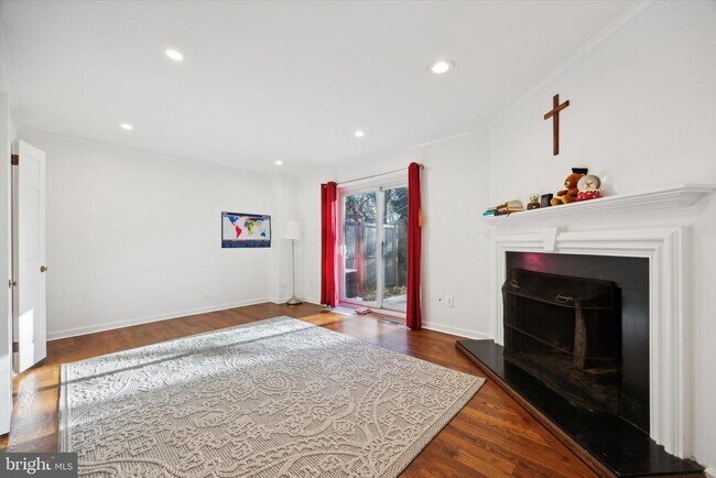 Building Photo - 25 N Buck Ln