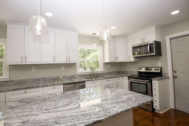 Building Photo - Southern Pines Retreat: Cozy 3-Bedroom Hom...