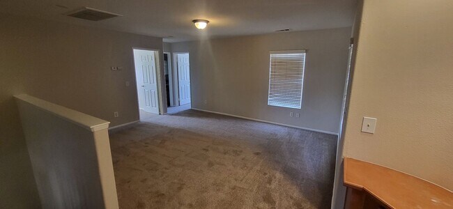 Building Photo - 3 BR, 2.5 Bath + Loft & Office/Den