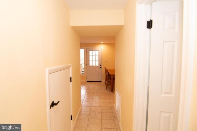 Building Photo - 404 Talahi Rd SE