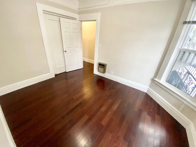 Building Photo - 486 1/2 Grove Street-