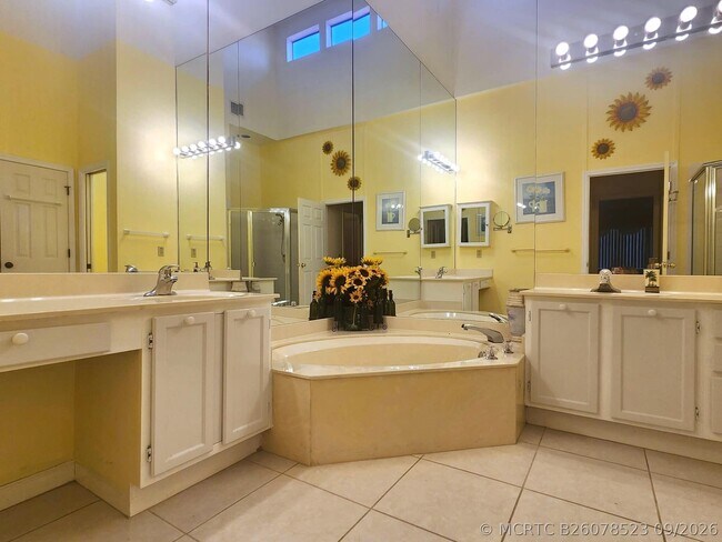 Building Photo - 2649 Emerald Way Cir