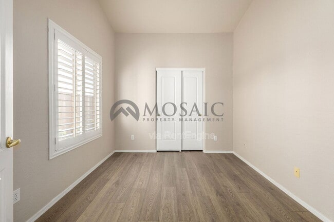 Building Photo - 1260 S Lindsay Rd