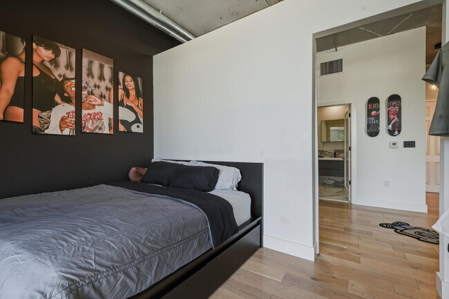 Building Photo - 2100 Van Buren St