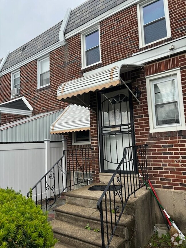 Building Photo - Newly Renovated 3BR 2 1/2 Bathroom House F...