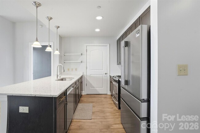 Building Photo - 701 Royal Ct