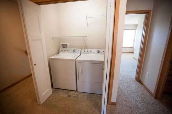 Building Photo - 3 bedroom in Iowa City IA 52246