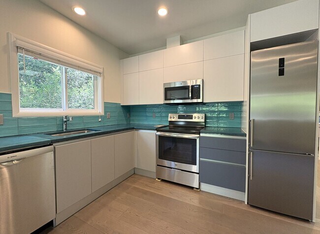 Building Photo - Beautiful 2BD/2BA ADU in Peaceful Portola Valley Setting