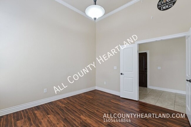 Building Photo - 1403 Zachary Ln