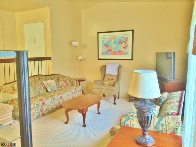 Building Photo - 1208 Spruce Hills Dr