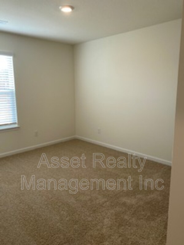 Building Photo - 12134 Evergreen Dr NE