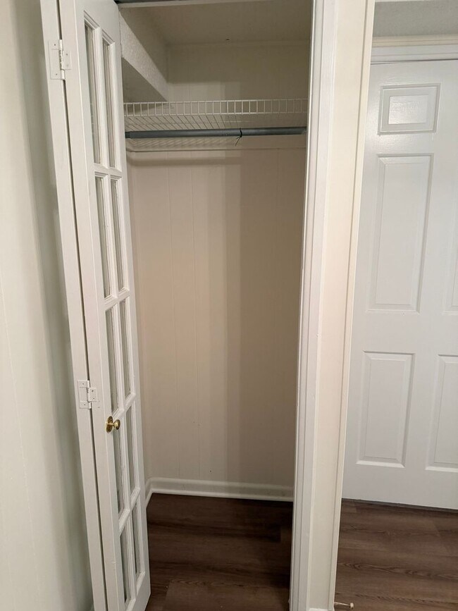 Building Photo - Beautiful 2 Bed 2 Bath Clarendon End-Unit ...