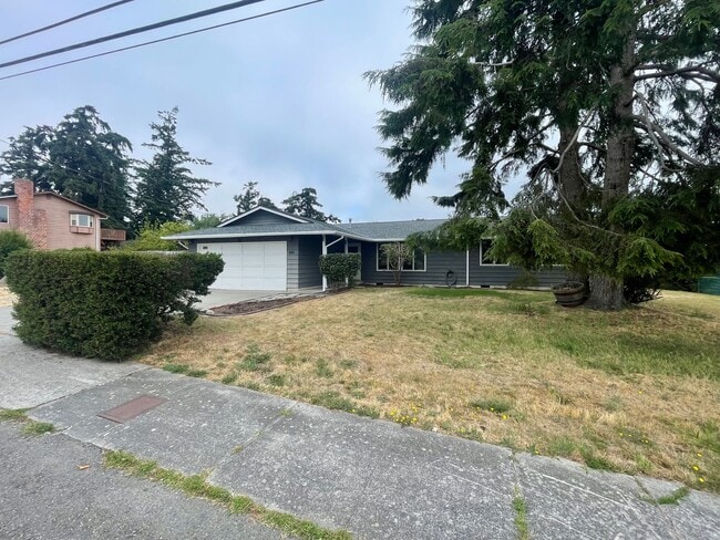 Building Photo - Convenient 3-Bedroom Home Near NAS Whidbey Island with Garage Parking