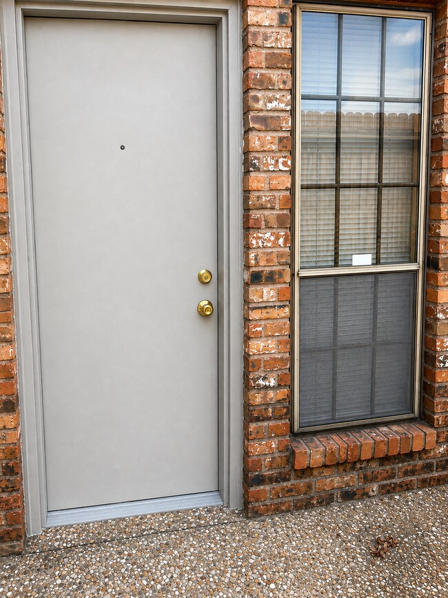 Building Photo - 1296 Speight Ave