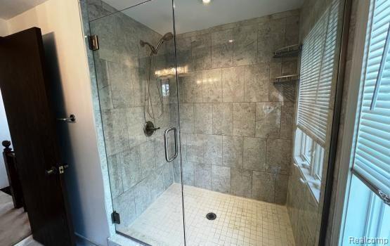 Building Photo - 2145 Lakeshire Dr