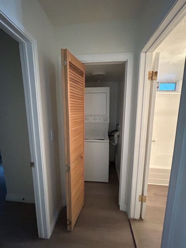 Building Photo - Large 2 Bedroom with a loft!