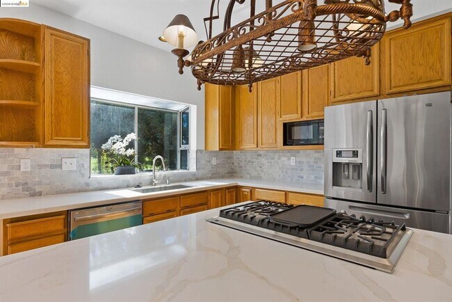 Building Photo - 5 BED 3 BATH HOME ON THE DISCOVERY BAY GOLF COURSE, ALL UPDATED THROUGH OUT. COME MAKE THIS YOUR ...