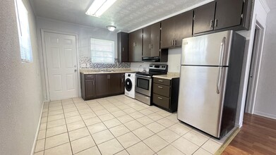 Building Photo - 5689 Atlee Ave