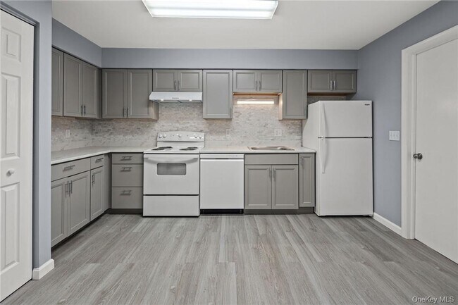 Building Photo - 500 NY-299