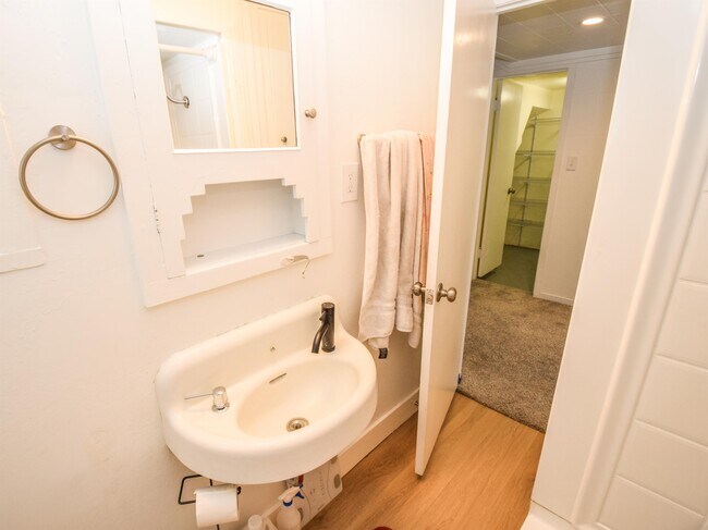 Building Photo - 143 S State St