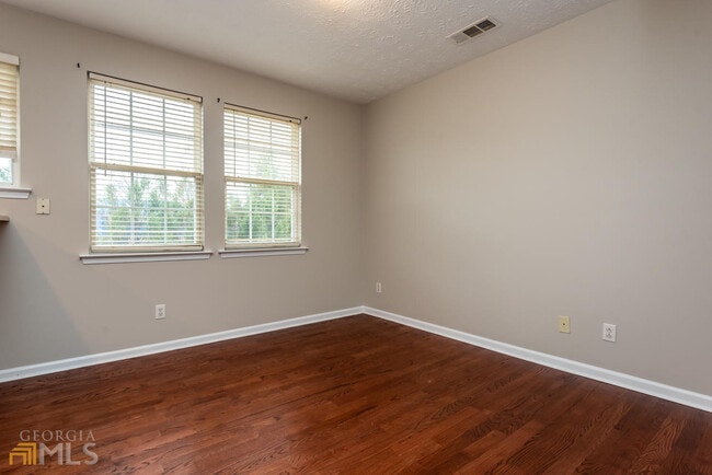 Building Photo - 246 Village Square Dr