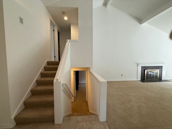 Building Photo - 2Bd/2Ba Redmond Duplex