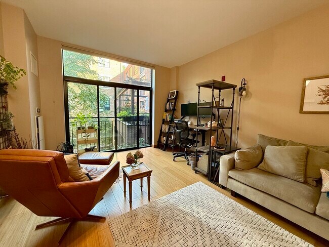 Primary Photo - 251 Heath St