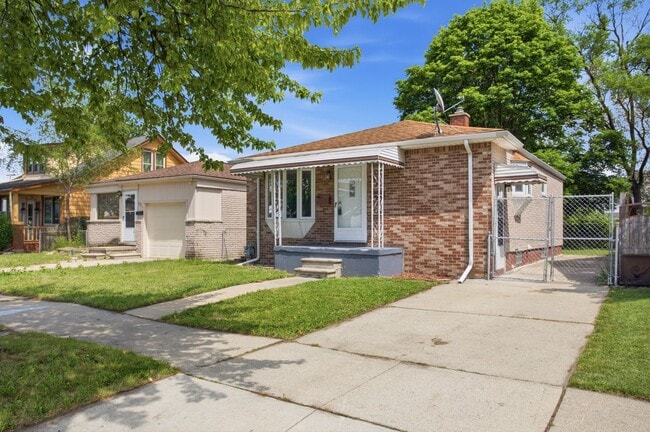Building Photo - SPECTACULAR 3 BED/1 BATH IN LOVELY LINCOLN PARK! APPLY NOW!