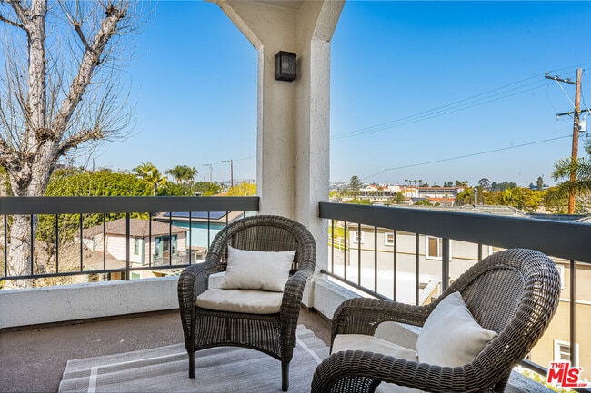 Building Photo - 4643 E 4th St