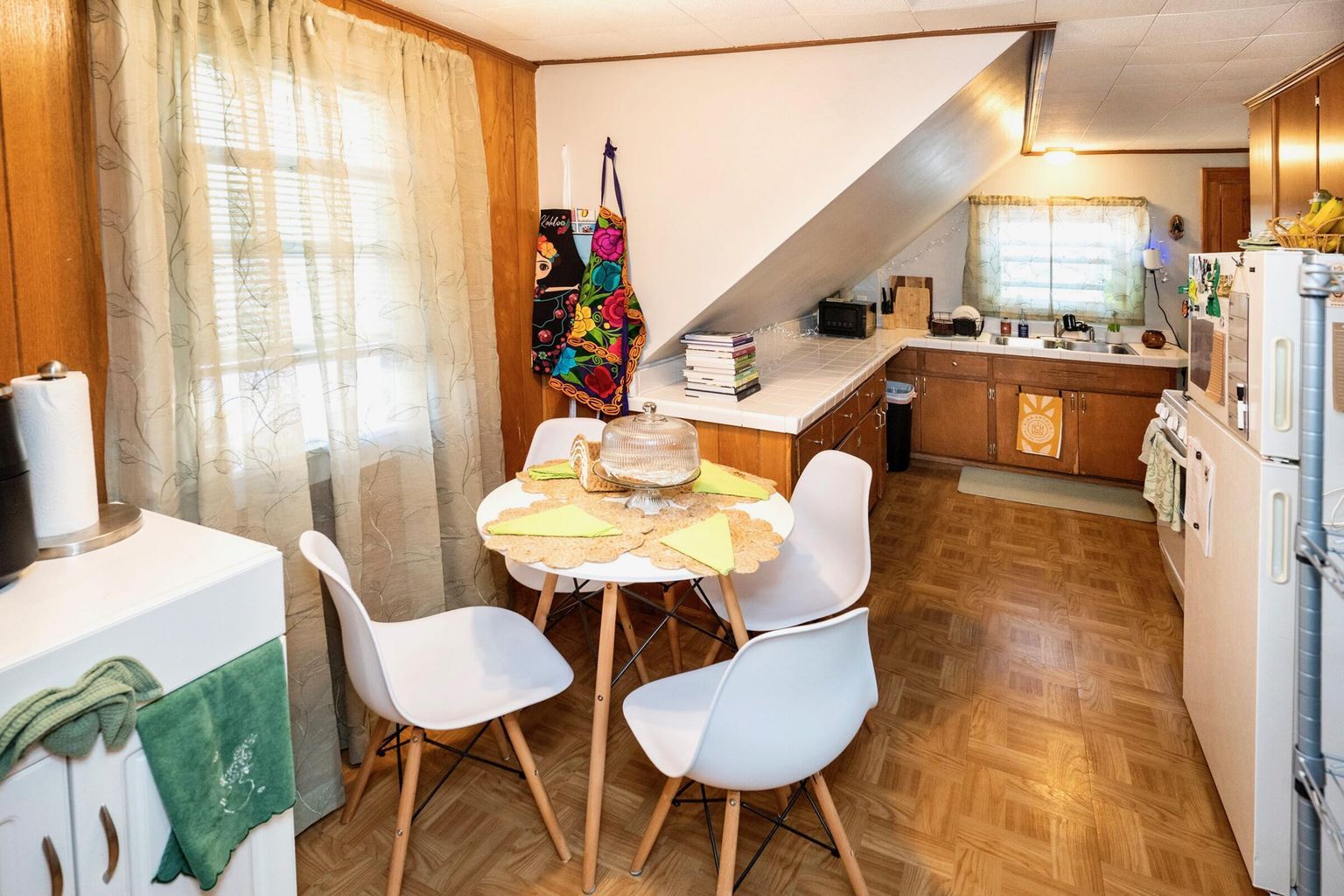 Kitchen - 2211 E Holt Ave