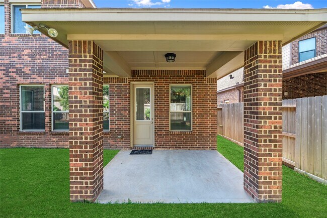 Building Photo - 10510 Trinity Springs Dr