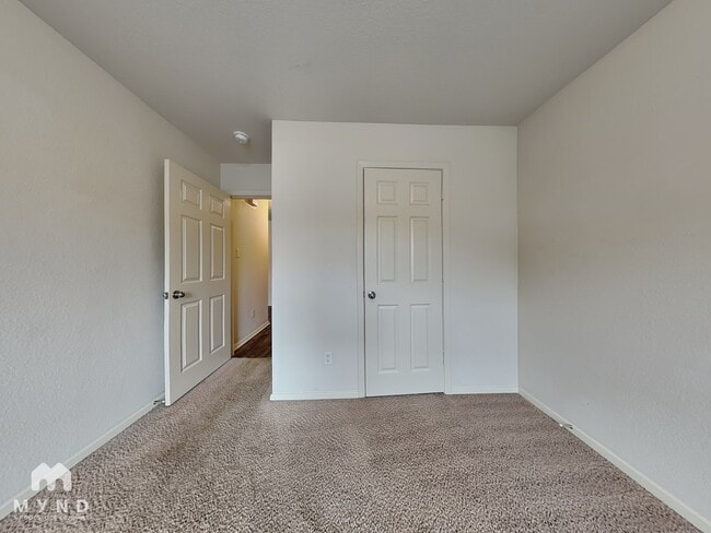 Building Photo - 9168 Pleasant Valley Dr