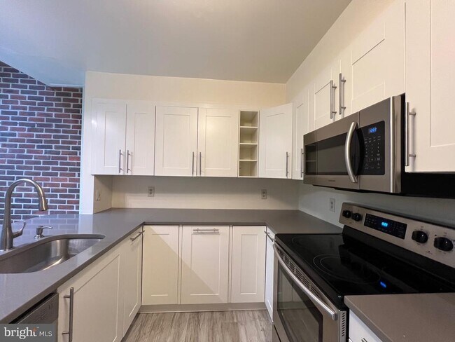 Building Photo - 8729 Sheridan Farms Ct