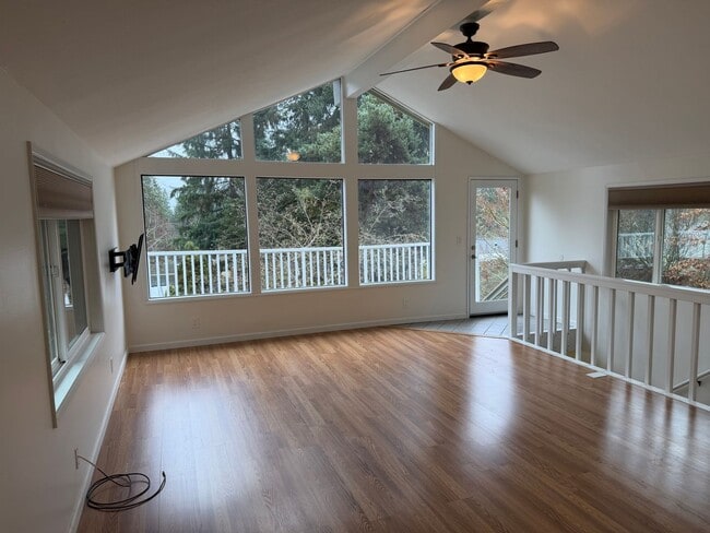 Building Photo - Beautiful 4 bedroom, 3 bathroom home in Eugene! MOVE IN SPECIAL!