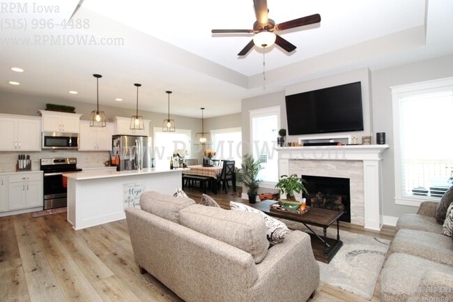 Building Photo - Over 2500 Square feet!!! 4 Bedroom, 2.5 Bath Home in Ankeny