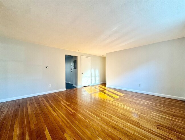 Building Photo - 16 Vinal St