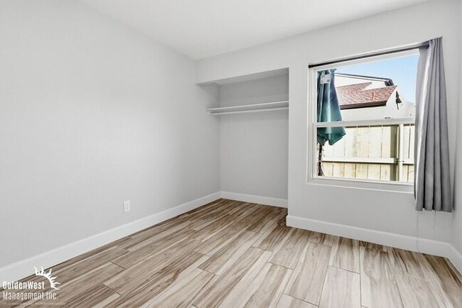 Building Photo - Stunning 3Bdm 2Ba Home with Fenced Patio and 2-Car Garage in San Diego