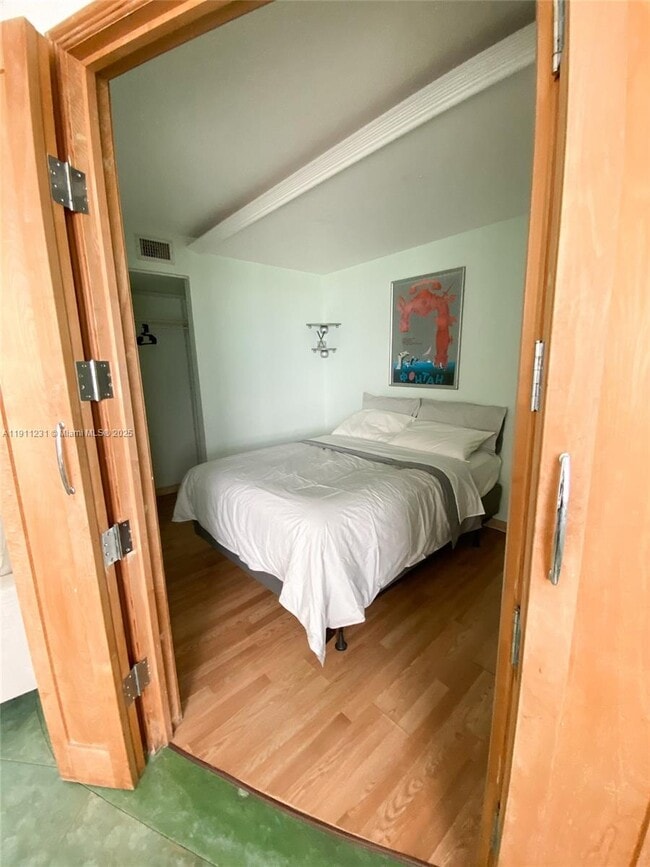 Building Photo - 100 Lincoln Rd