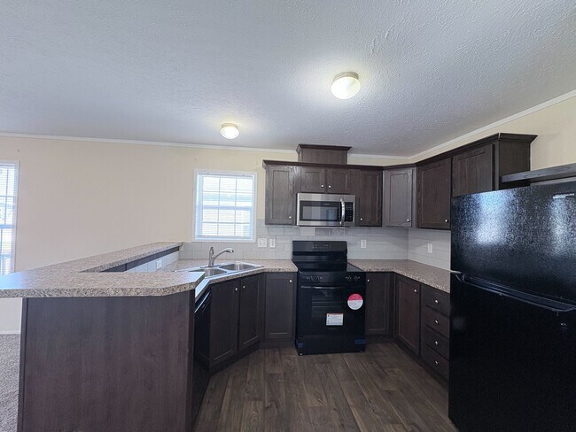 Building Photo - 10610 State Rte 762