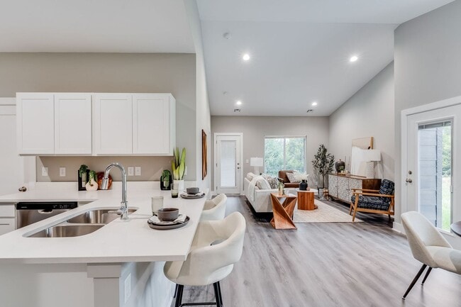 Building Photo - Falcon Falls-Maxwell Plan