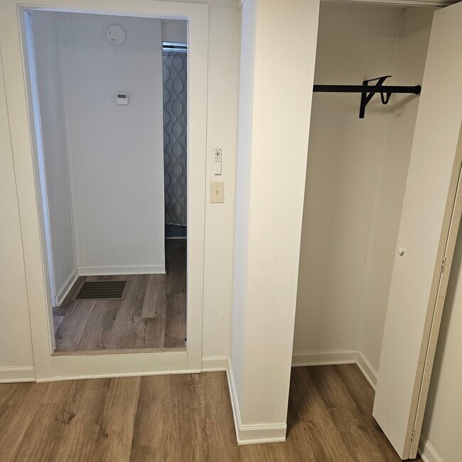 Building Photo - 220 Gumlog Dr