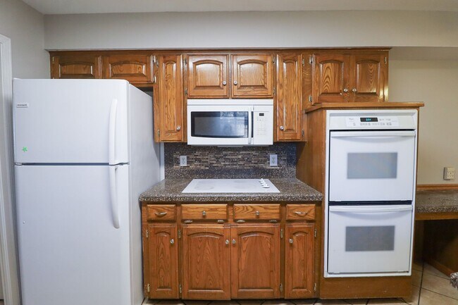 Building Photo - 3 Bed | 2 Bath | Tulsa