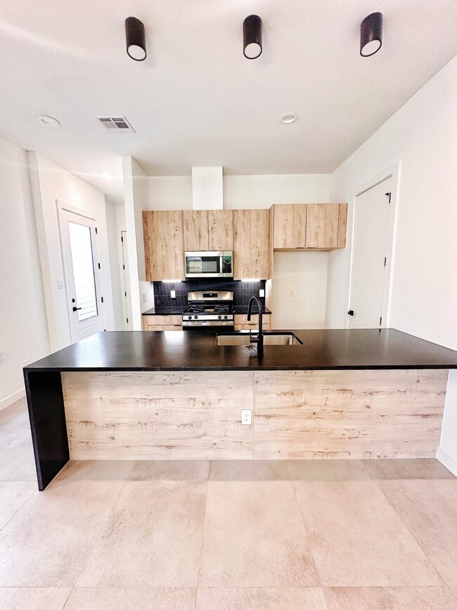 Building Photo - 1016 Patton St