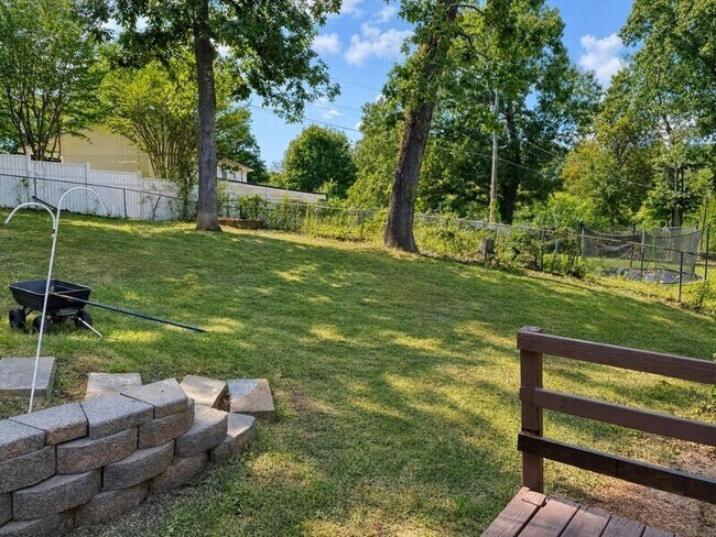 Building Photo - 1606 Lisa Lynn Dr