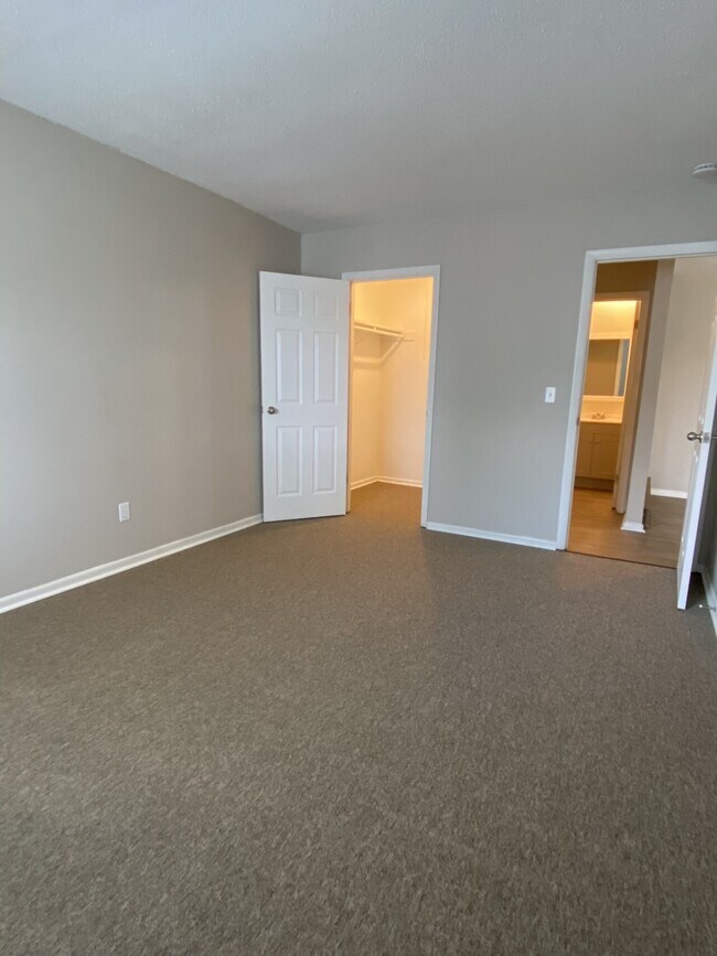 Building Photo - 209 Charleston Blvd