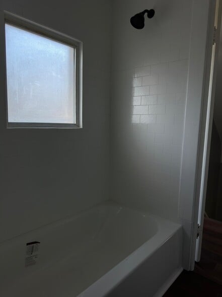 Building Photo - 472 Lamson Ave